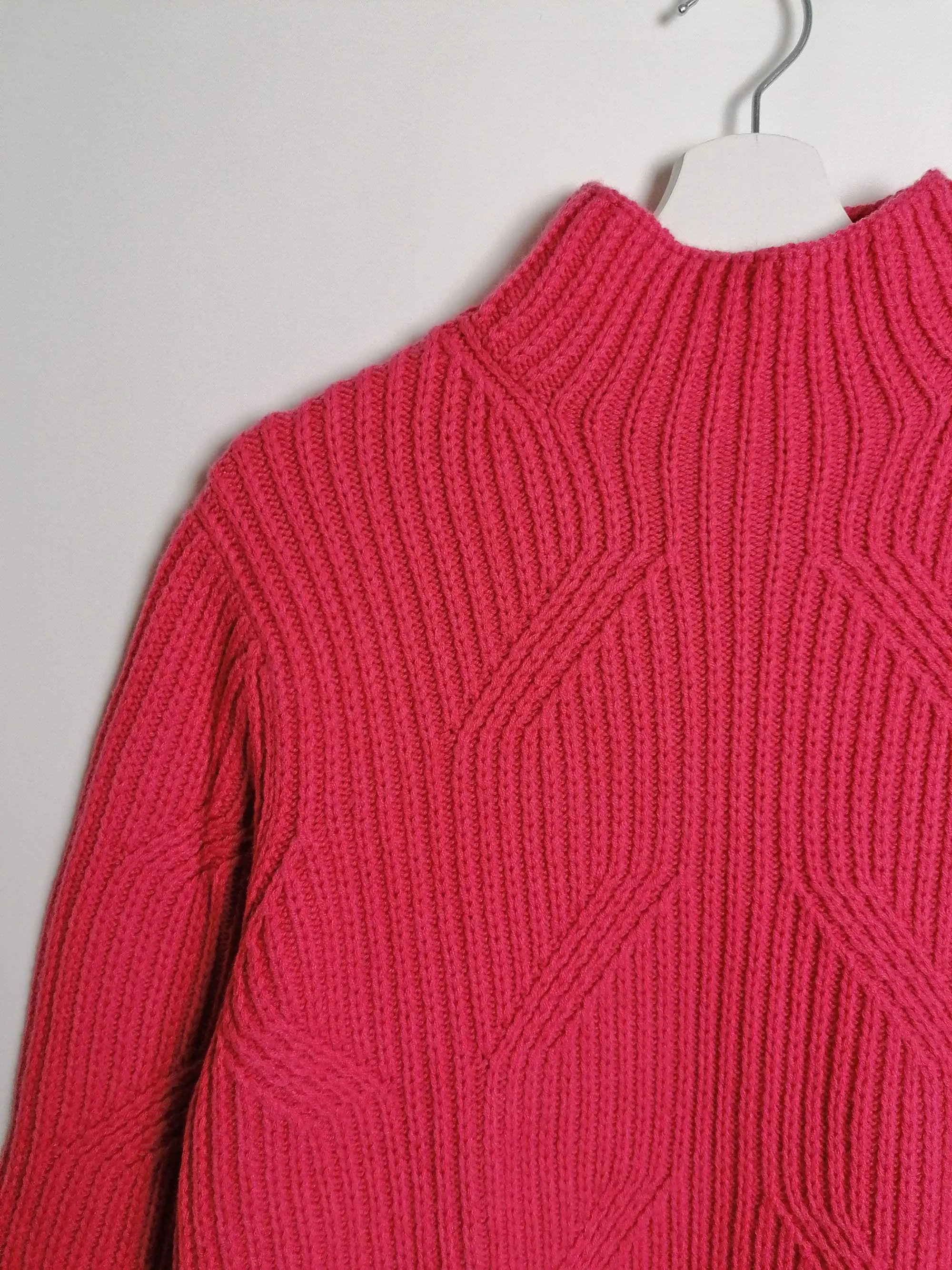 90's Virgin Wool Cable Knit Pink Sweater - size S-M