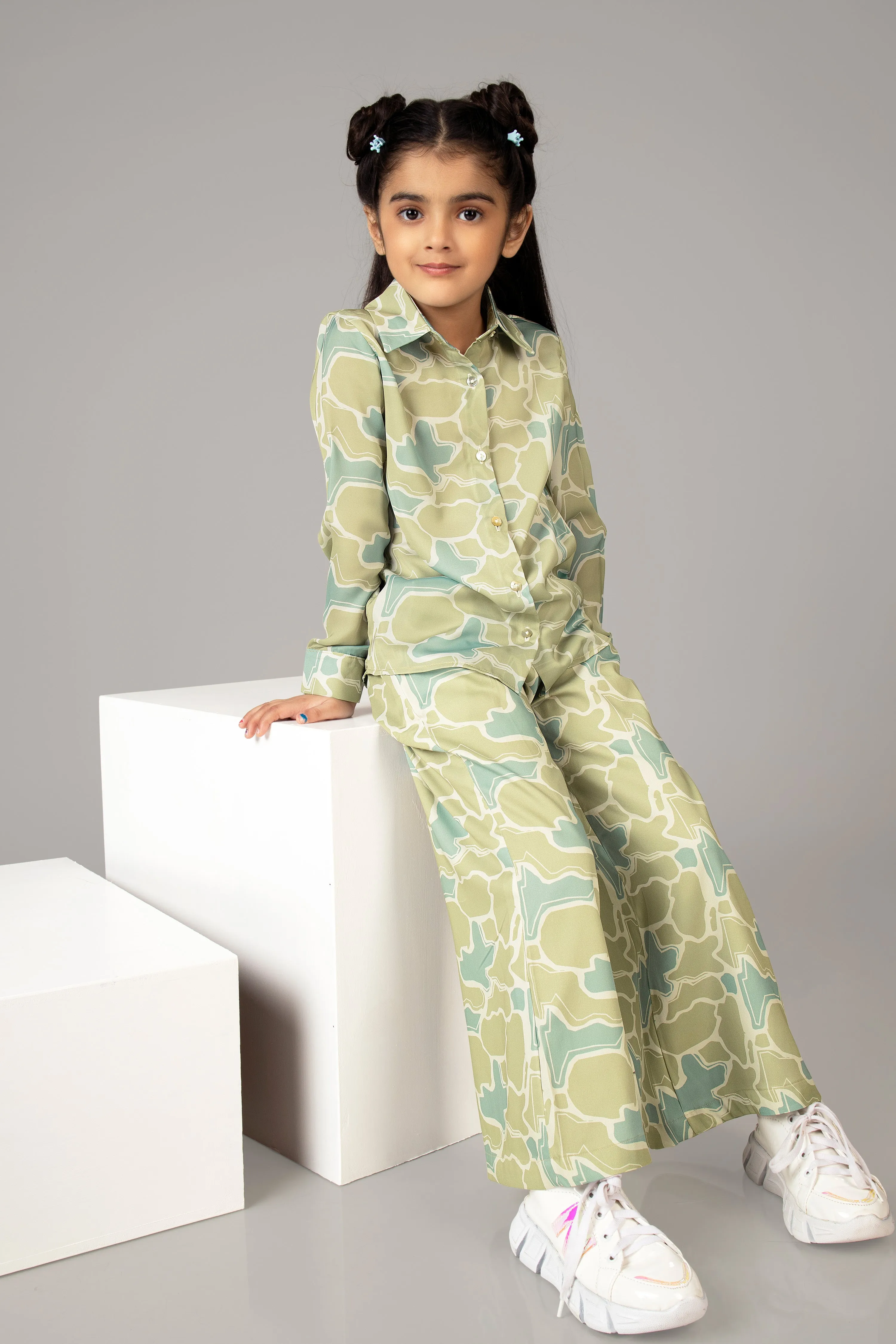 Abstract Notched Collar Co-ord Set For Girls