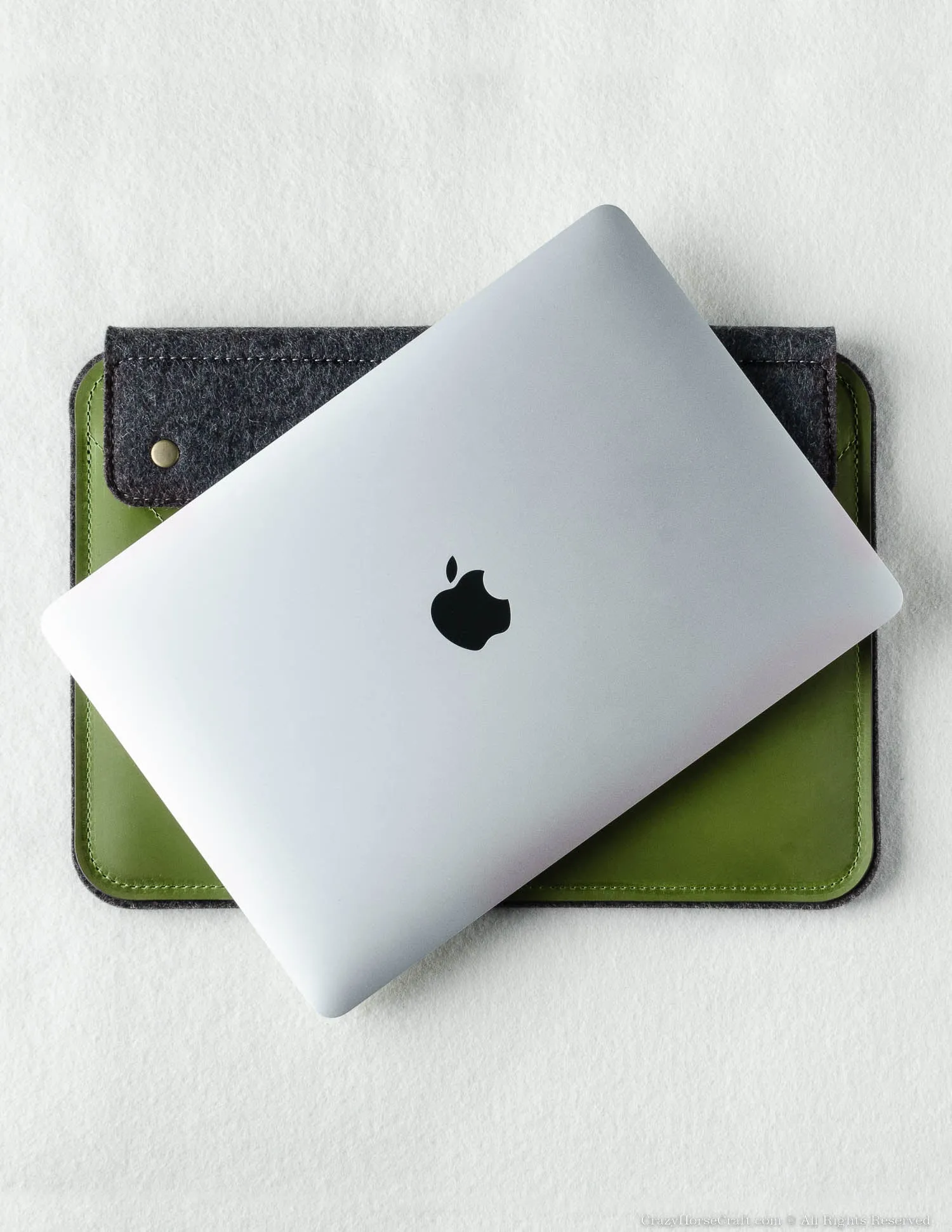 Leather MacBook Pro/Air sleeve, case | Alpine Green