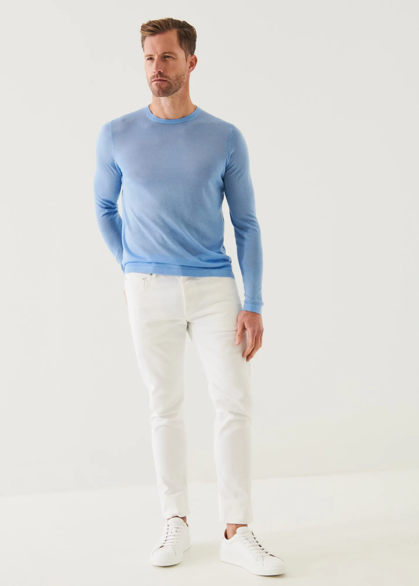 LIGHTWEIGHT MERINO BLEND CREWNECK SWEATER