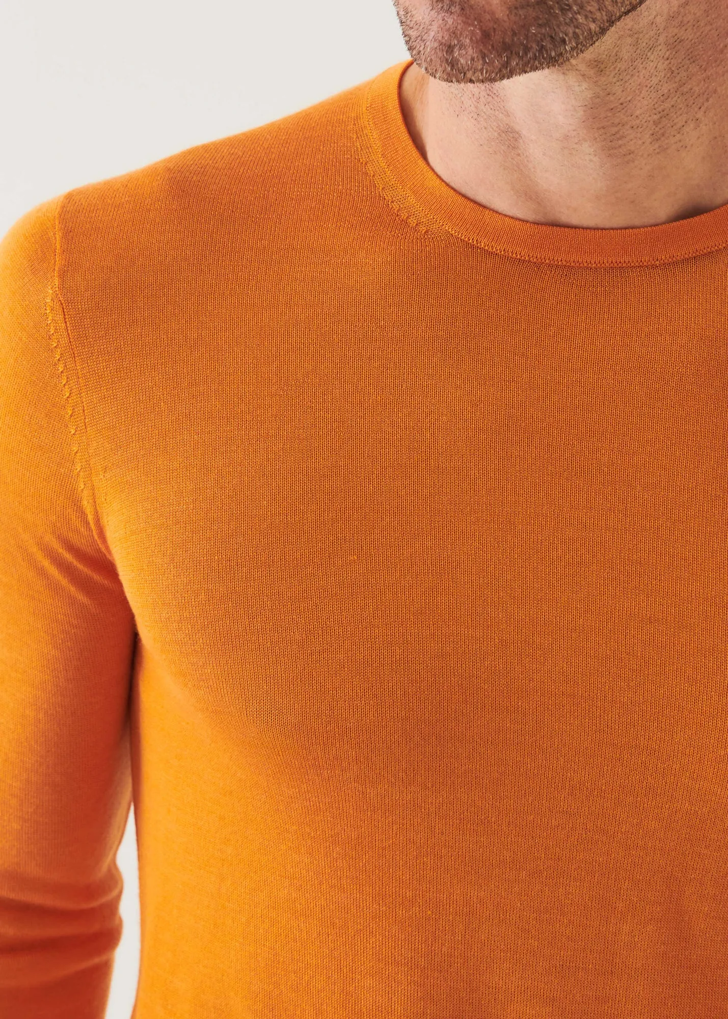 LIGHTWEIGHT MERINO BLEND CREWNECK SWEATER