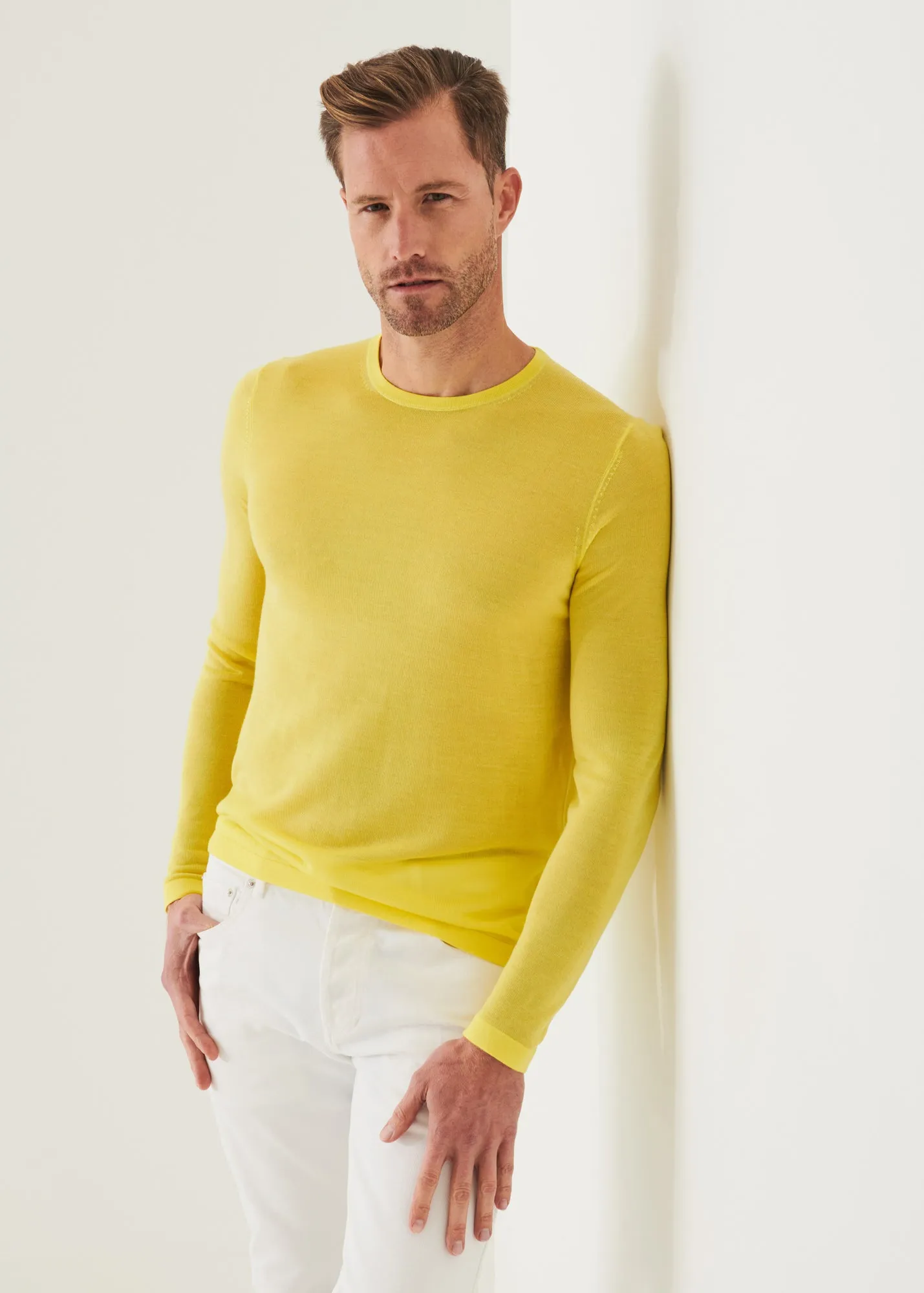 LIGHTWEIGHT MERINO BLEND CREWNECK SWEATER