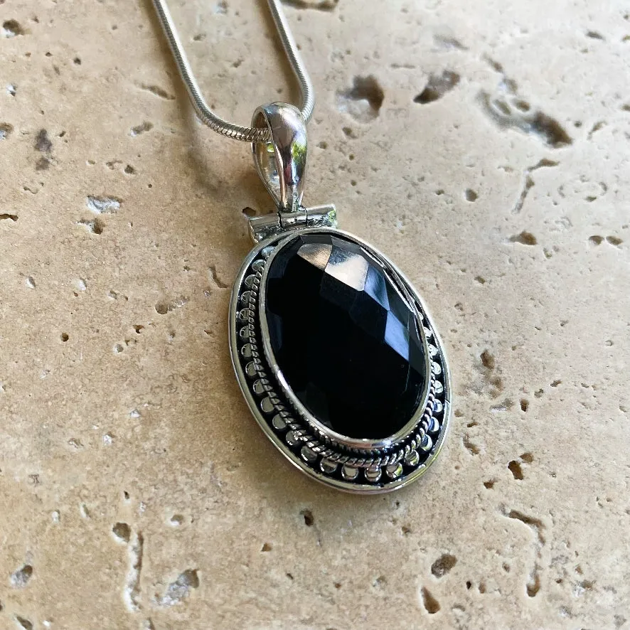 Onyx Oval Artisan Pendant - Tulsi