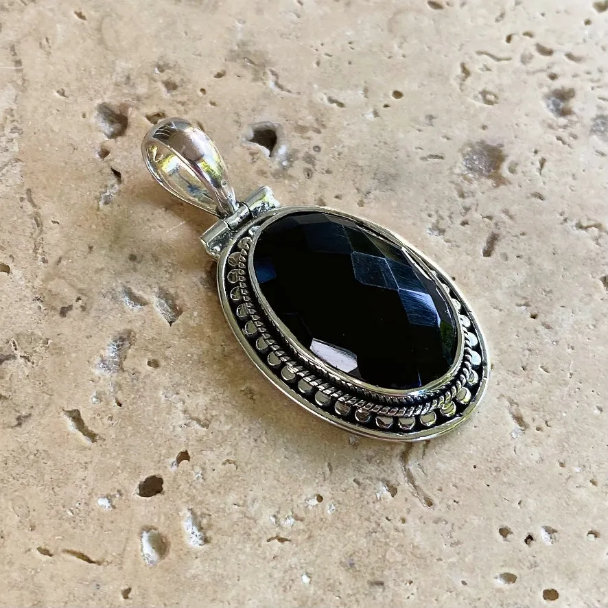 Onyx Oval Artisan Pendant - Tulsi