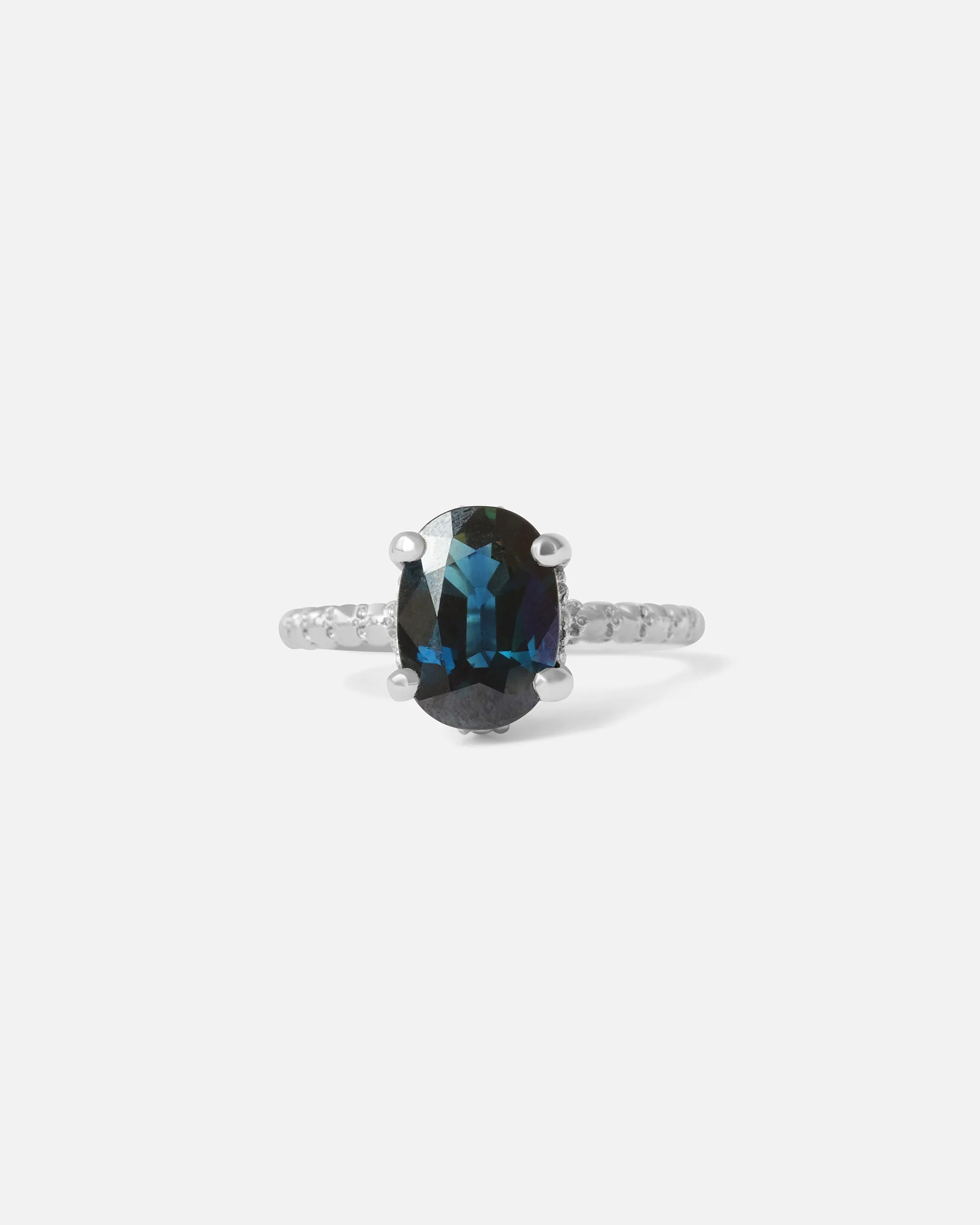 Oval Sapphire / Ring