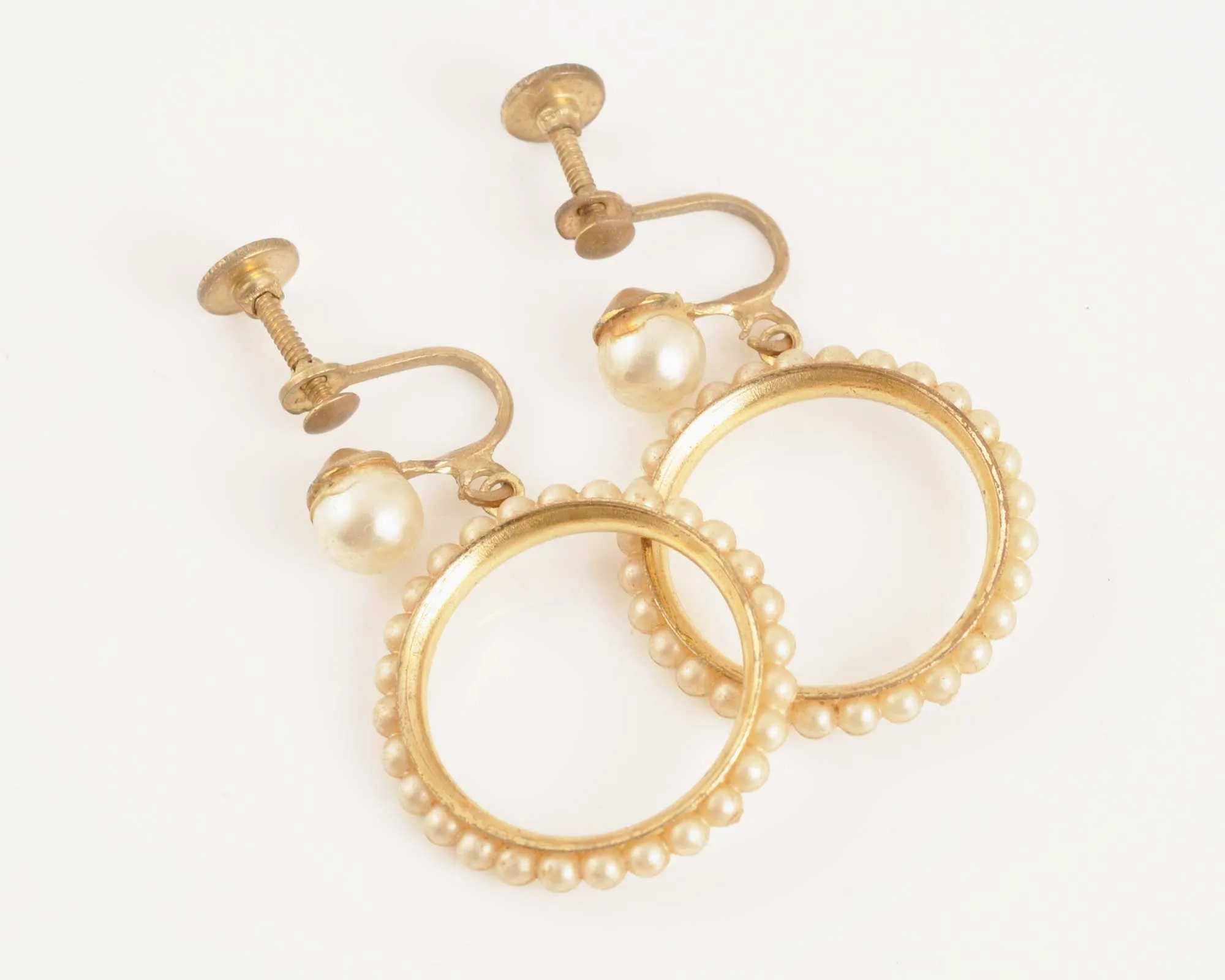 Vintage Jewelry-Trendy Pearl Hoop Dangle Earrings-Lever Back-Lightweight Upscale Design